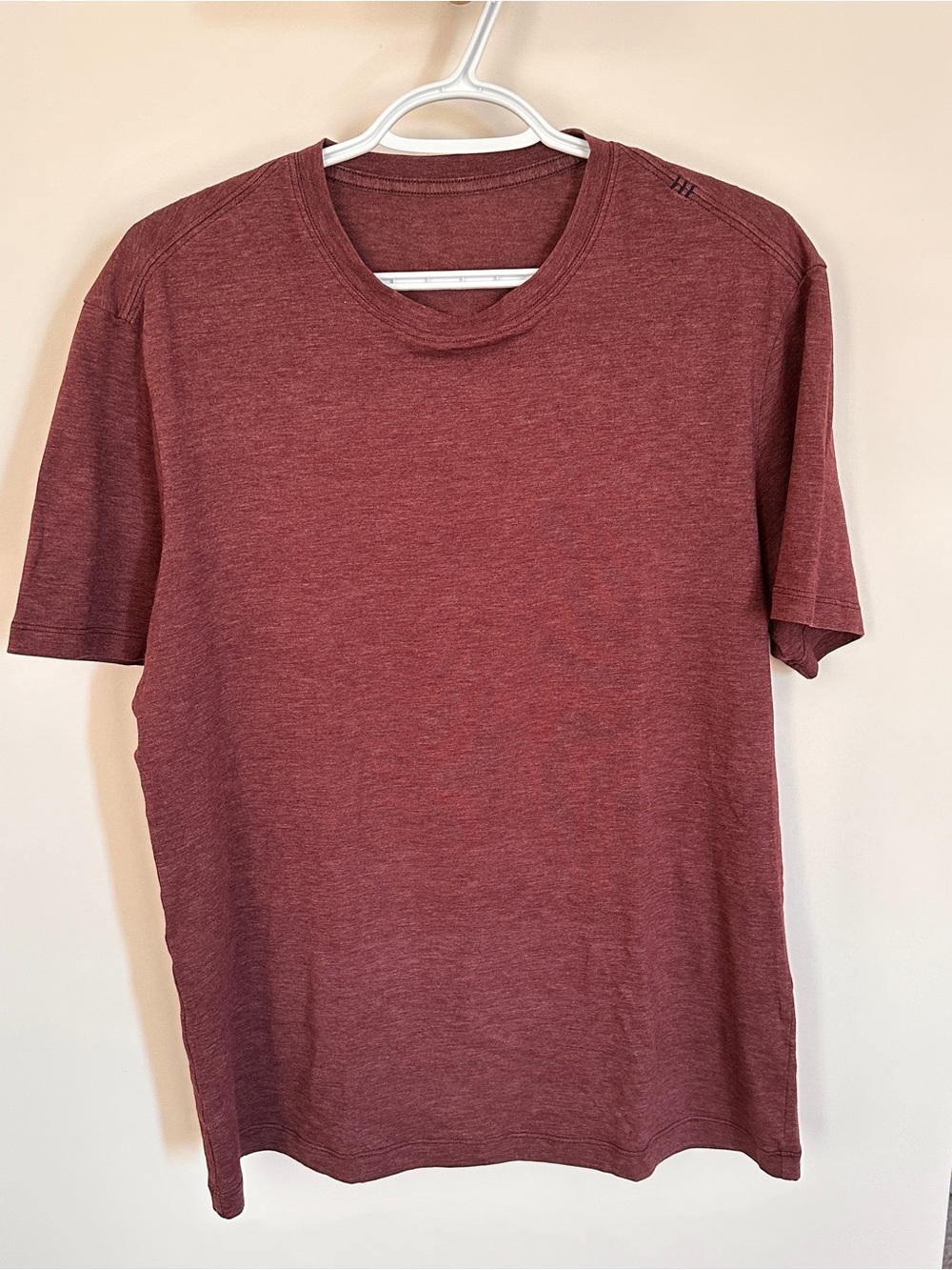 lululemon athletica Men's Heathered Wine Crew Neck Tee (Size M, tag removed)